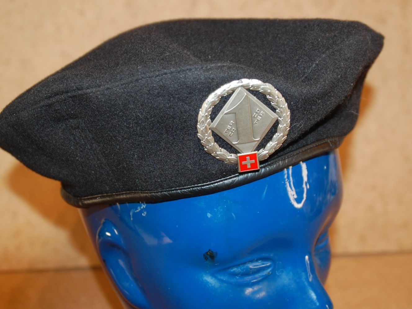 Schweizer Armee Uniformen: Schweizer Armee Béret – Gebraucht aus Magden von Hornet2 2