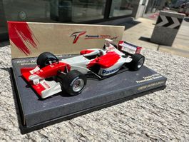 Minichamps F1 1:43 Toyota TF102 Showcar