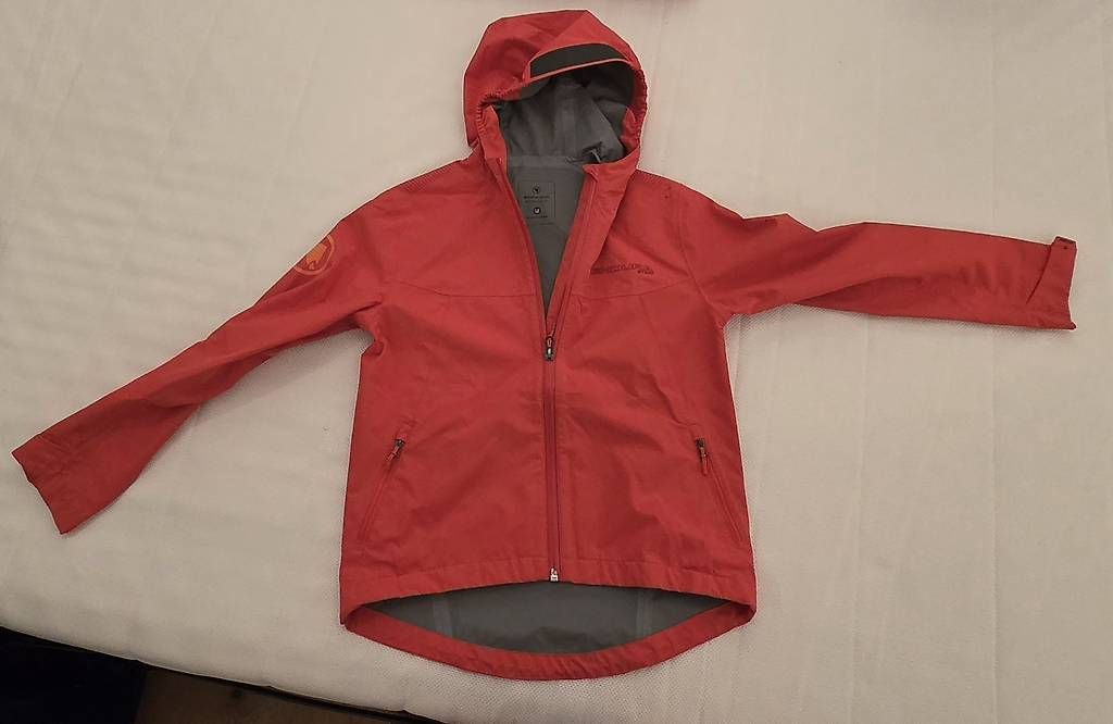 Jacken & Mäntel: Regen/Windjacke Gr 140 cm – Gebraucht aus MUTTENZ von cod_8p5k