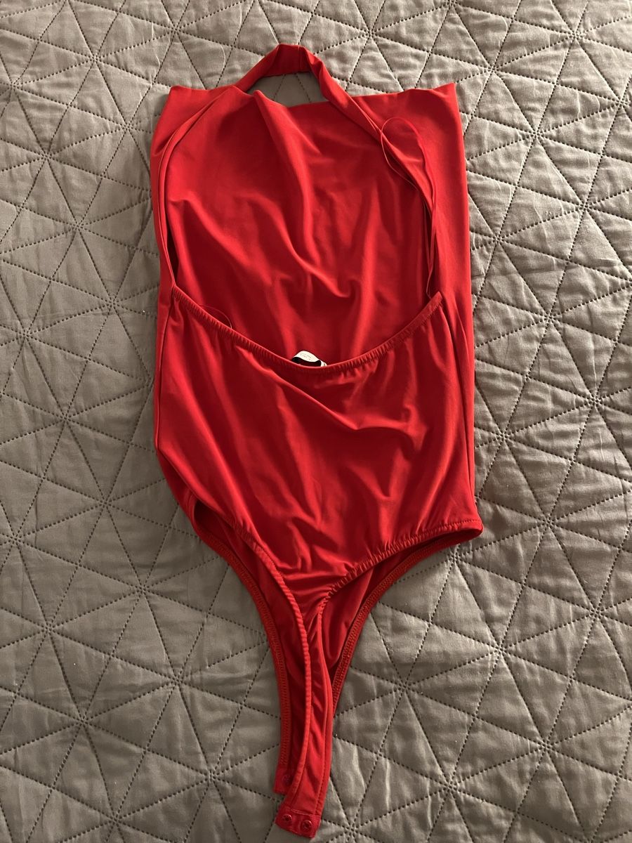 Bershka Top: Top Bershka – Nuovo (secondo la descrizione) da Embrach venduto da lar_nlf5 1