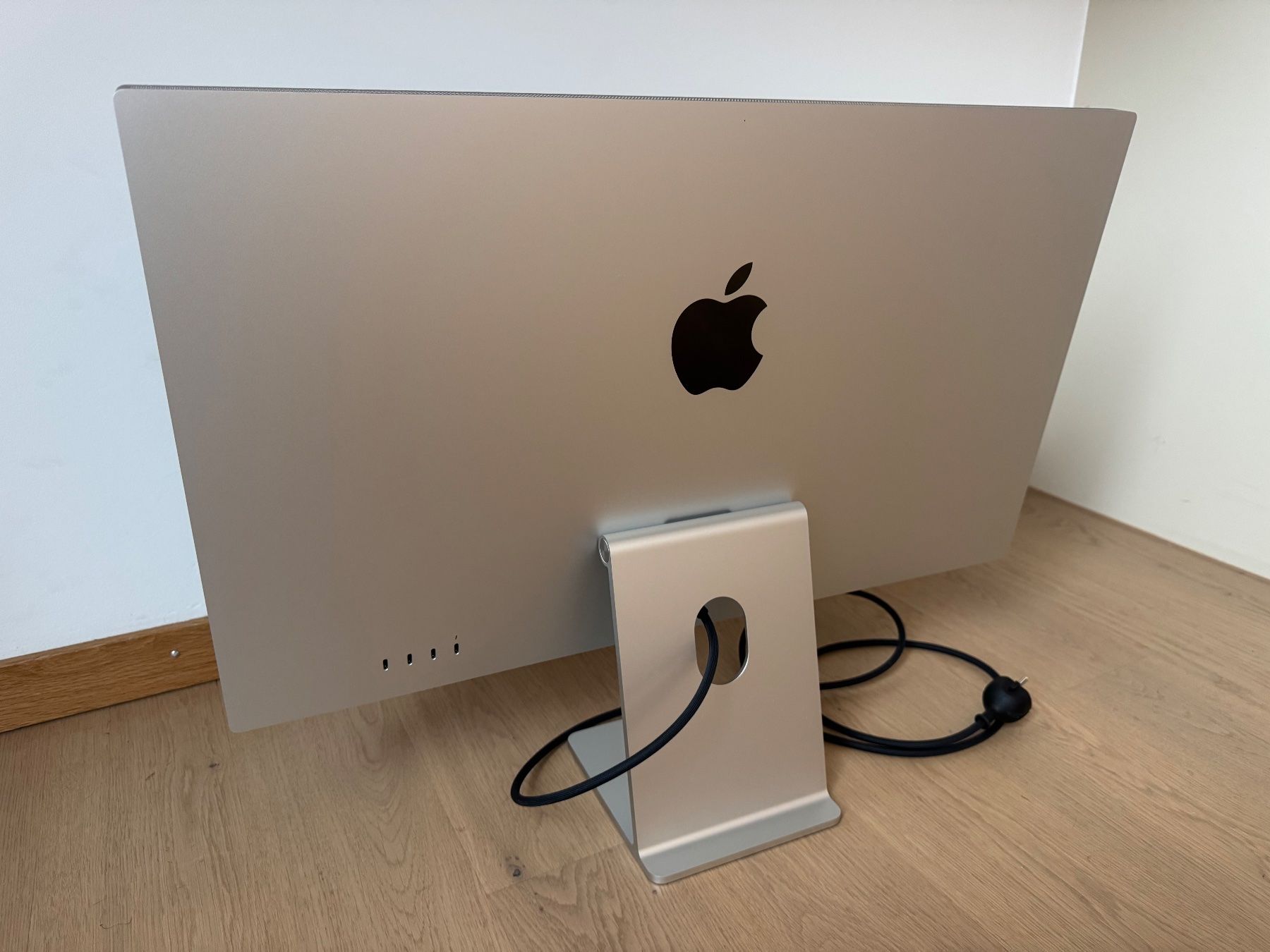Apple Monitor: Apple Studio Display 27" Standard Glass – Usato da Bern venduto da user_egghz2 2