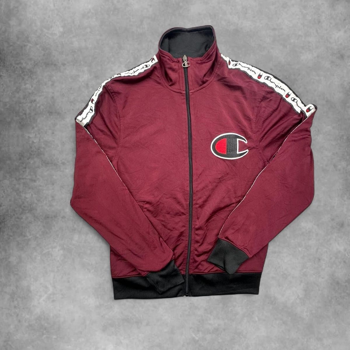 Champion Giacche: Champion red jacket – Usato da Erlinsbach SO venduto da TogaResell