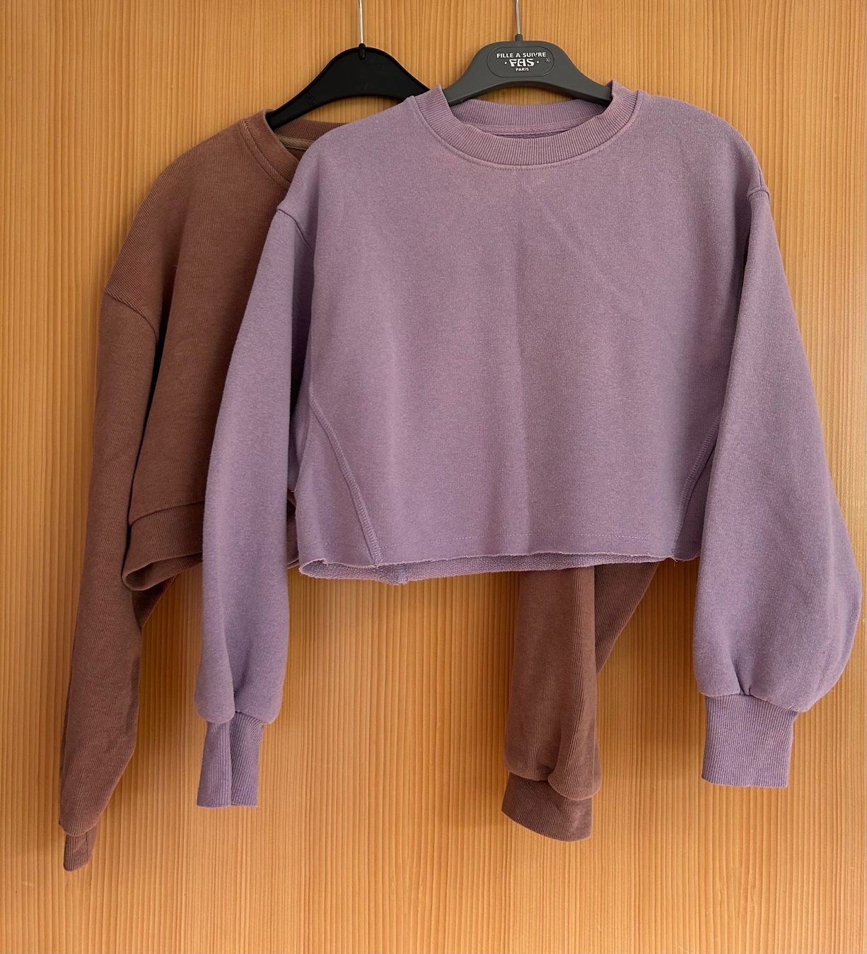 Pull&Bear Top: Lots de 2 crop top à manches longues – Usato da Ardon venduto da cam_f86l