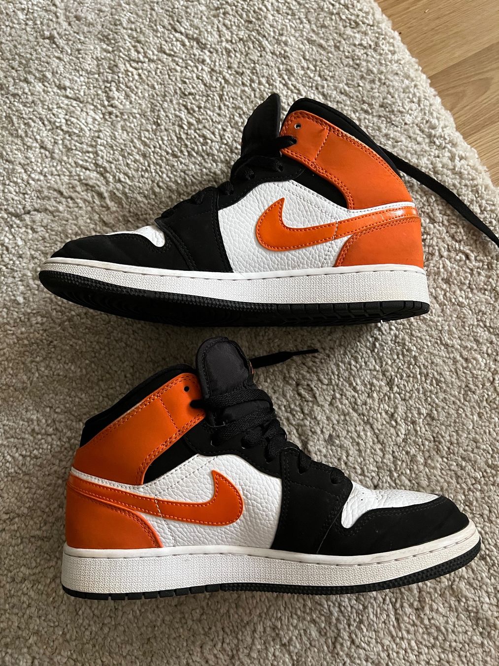 Nike Scarpe da uomo: Air Jordan 1 mid GS | Taille 39 | US 6.5Y – Nuovo (secondo la descrizione) da Charmey (Gruyère) venduto da ya_12