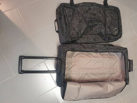 Valise Dakine sur roulette