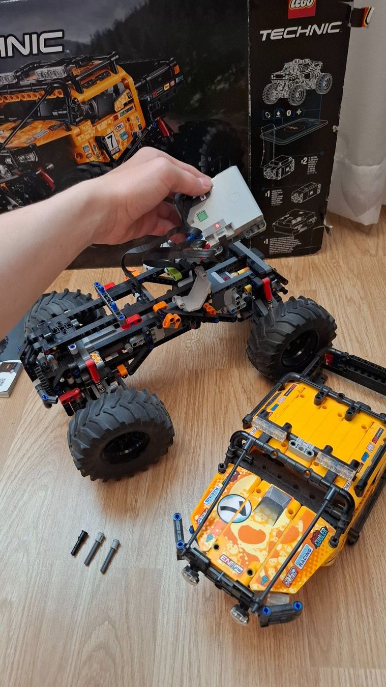 Lego Kit di costruzioni: Lego Technic 4X4 X-treme off-Roader 42099 – Usato da Amriswil venduto da kev_29fv 3