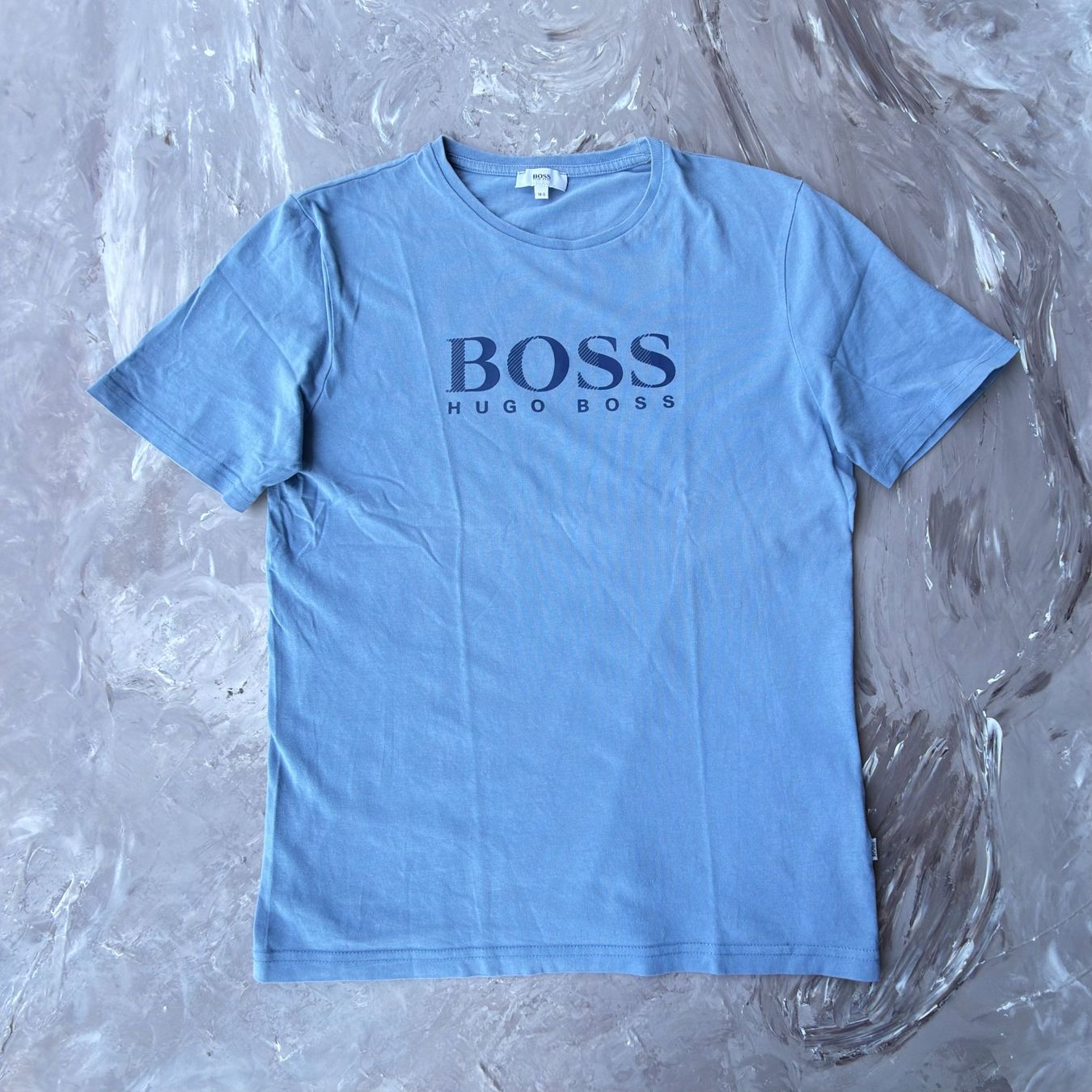 Hugo Boss T-shirt: T-shirt Hugo Boss Logo – Usato da Thônex venduto da Suisse.Shopping 4