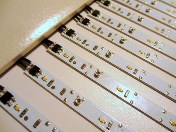 Lima Modelleisenbahnen: 10 Stk KELLTEC LED Stäbe warmweiss dimmbar AC/DC 0-24 Volt – Neu und originalverpackt aus Dittingen von Beamsplitter 1