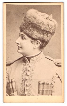 Fotografie Antonie Link im Kostüm zur O