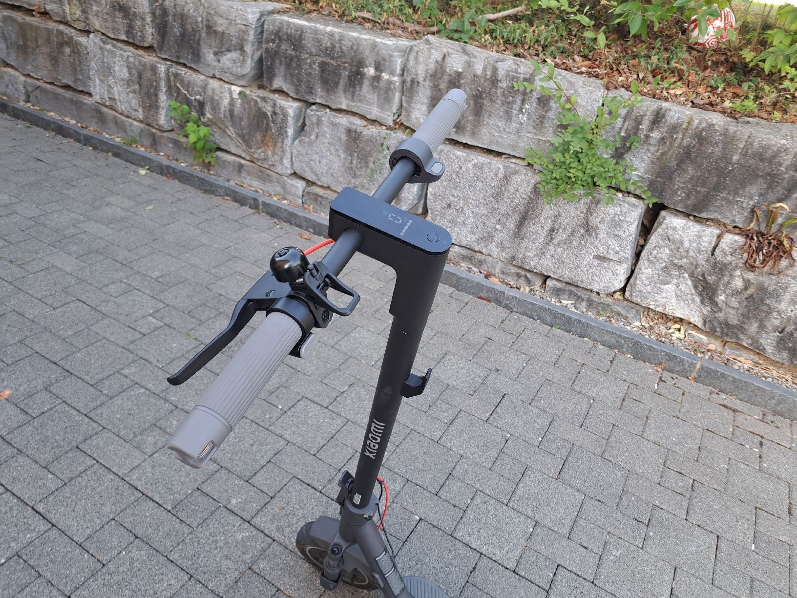 Veicoli elettrici: xiaomi 5 Pro e-scooter grau/schwarz mit Ladekabel – Usato da Niederlenz venduto da Kaefer-Kroetchen 1