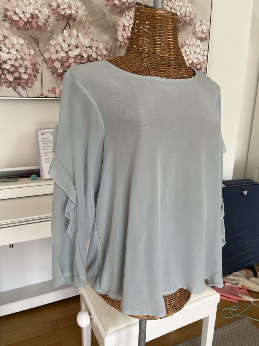 Chemisiers: Bluse Max&Co hellblau mit Volants, ca. 40 – D'occasion à Solothurn par Bobesch08 2