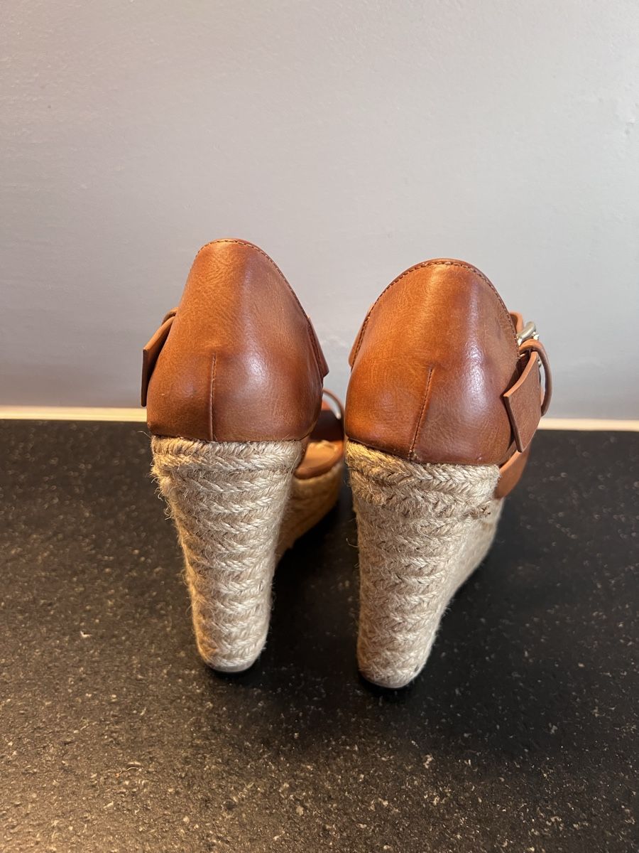 Damenschuhe: High Heel Keil-Sandalen Gr 36 – Gebraucht aus Balgach von Ni.Steiger 4