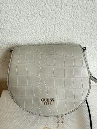 Sac bandoulière Guess gris clair, effet croco, état neuf
