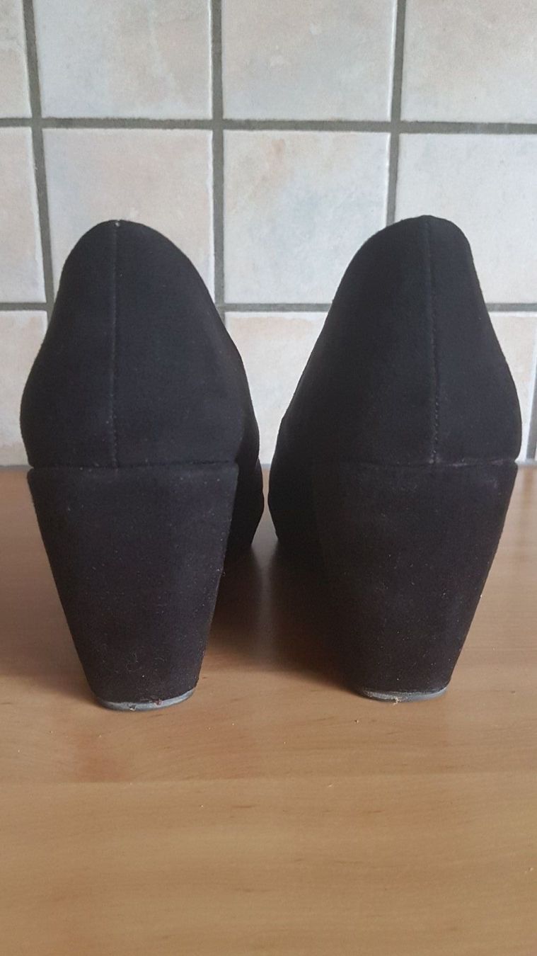 Damenschuhe: Chaussures noires talon compensé grandeur 39 marque Bata – Gebraucht aus Villiers von san_jn5w 2