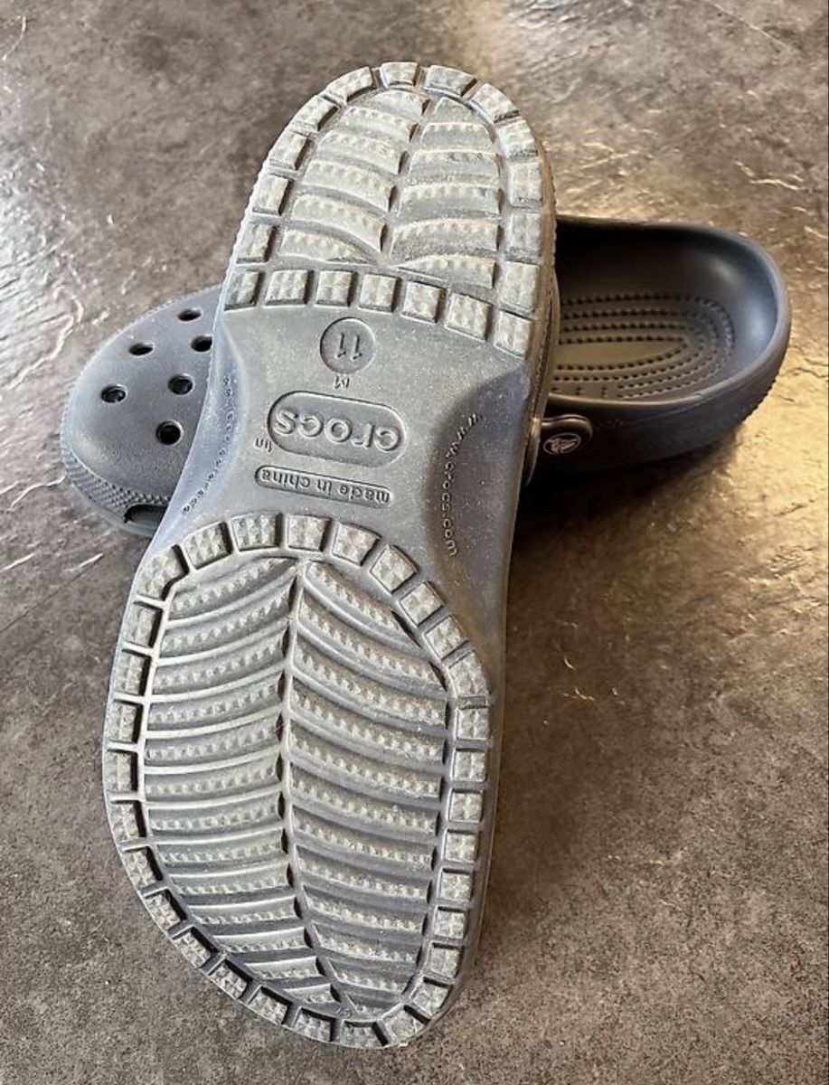 Crocs Scarpe da uomo: Crocs Classic Clogs dunkelblau Grösse 44 45 gebraucht – Usato da Langwies venduto da ann_n88c 1