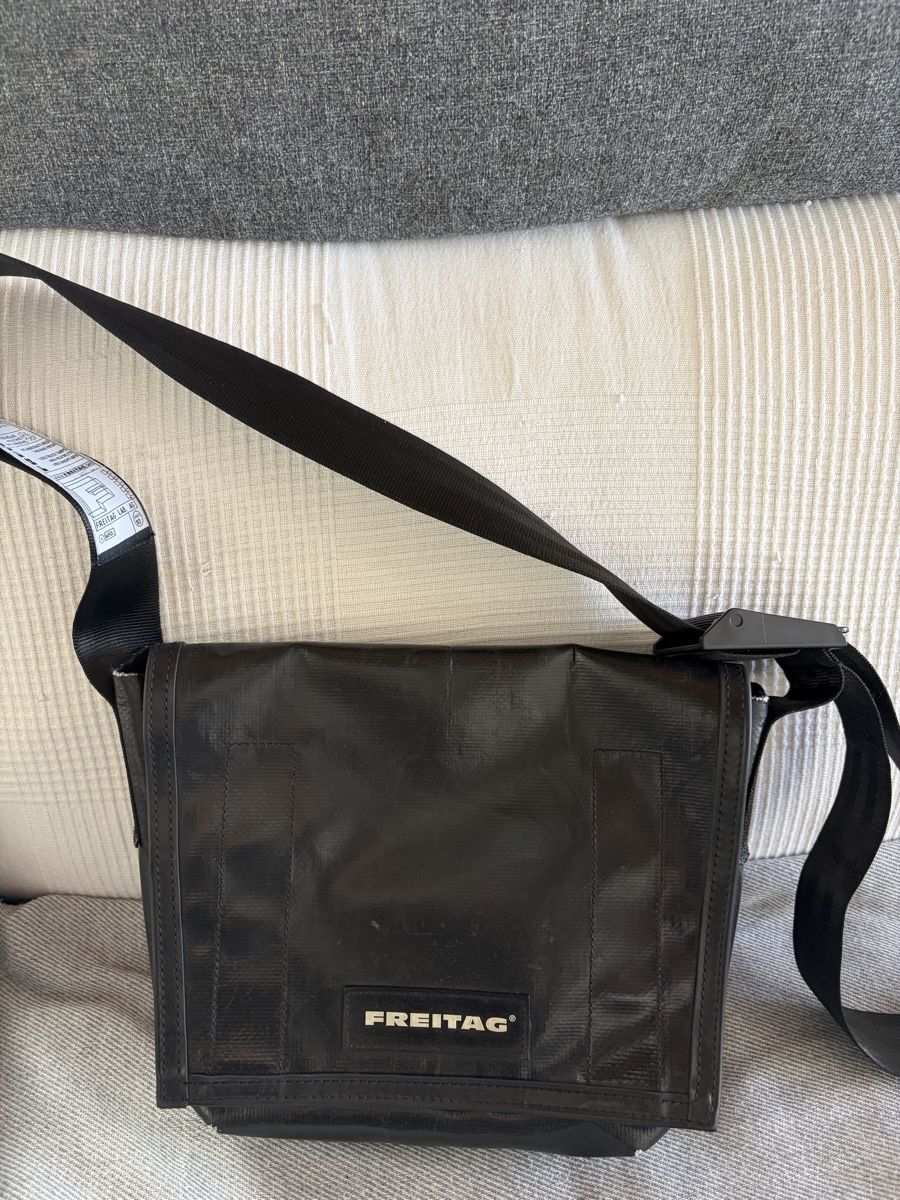 Freitag Taschen: Freitag Lassie total black – Gebraucht aus Breno von frency82