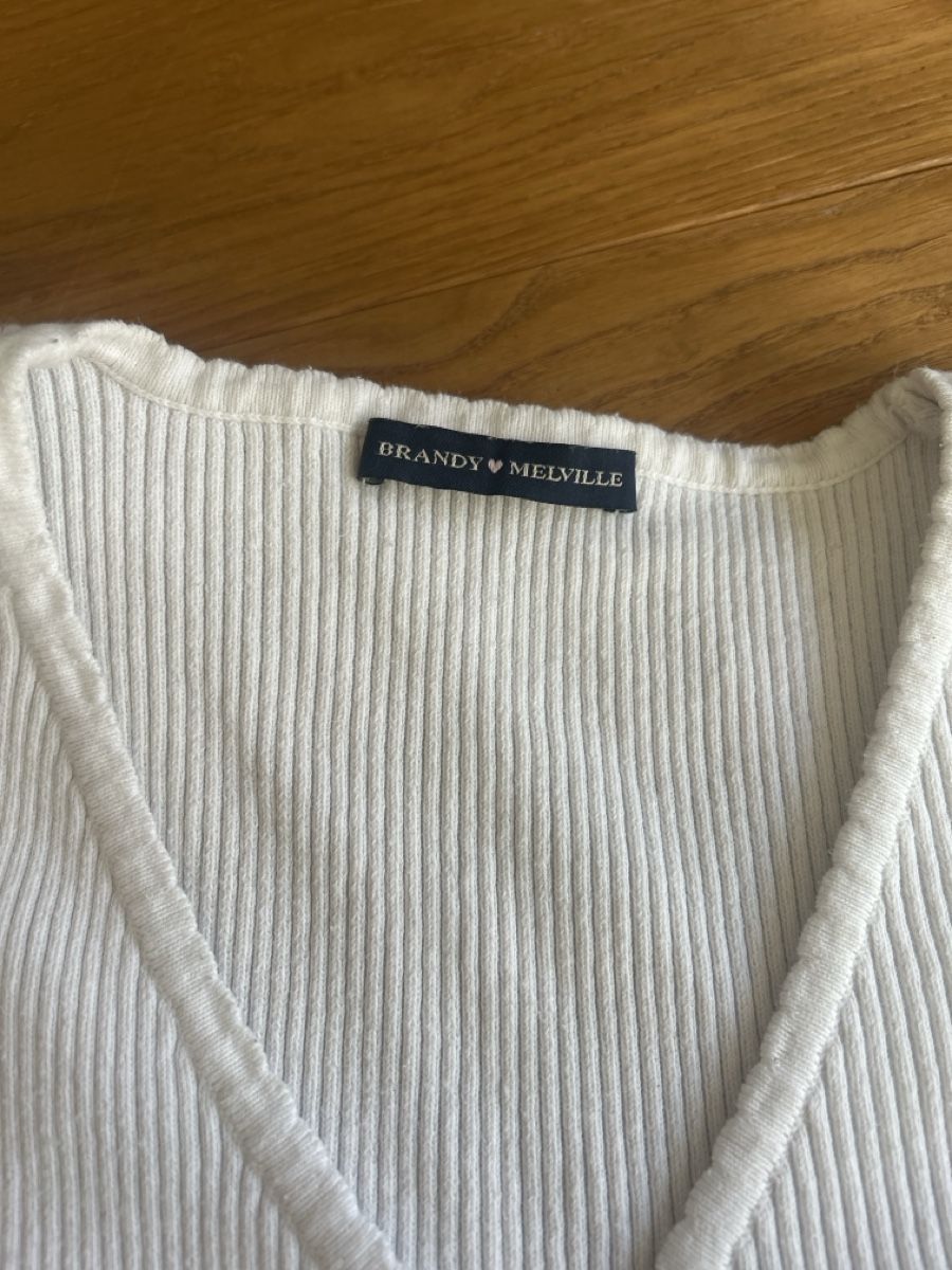 Brandy Melville Maglioni & Felpe: Langarmshirt Brandy Melville – Usato da Fraubrunnen venduto da alne777 1