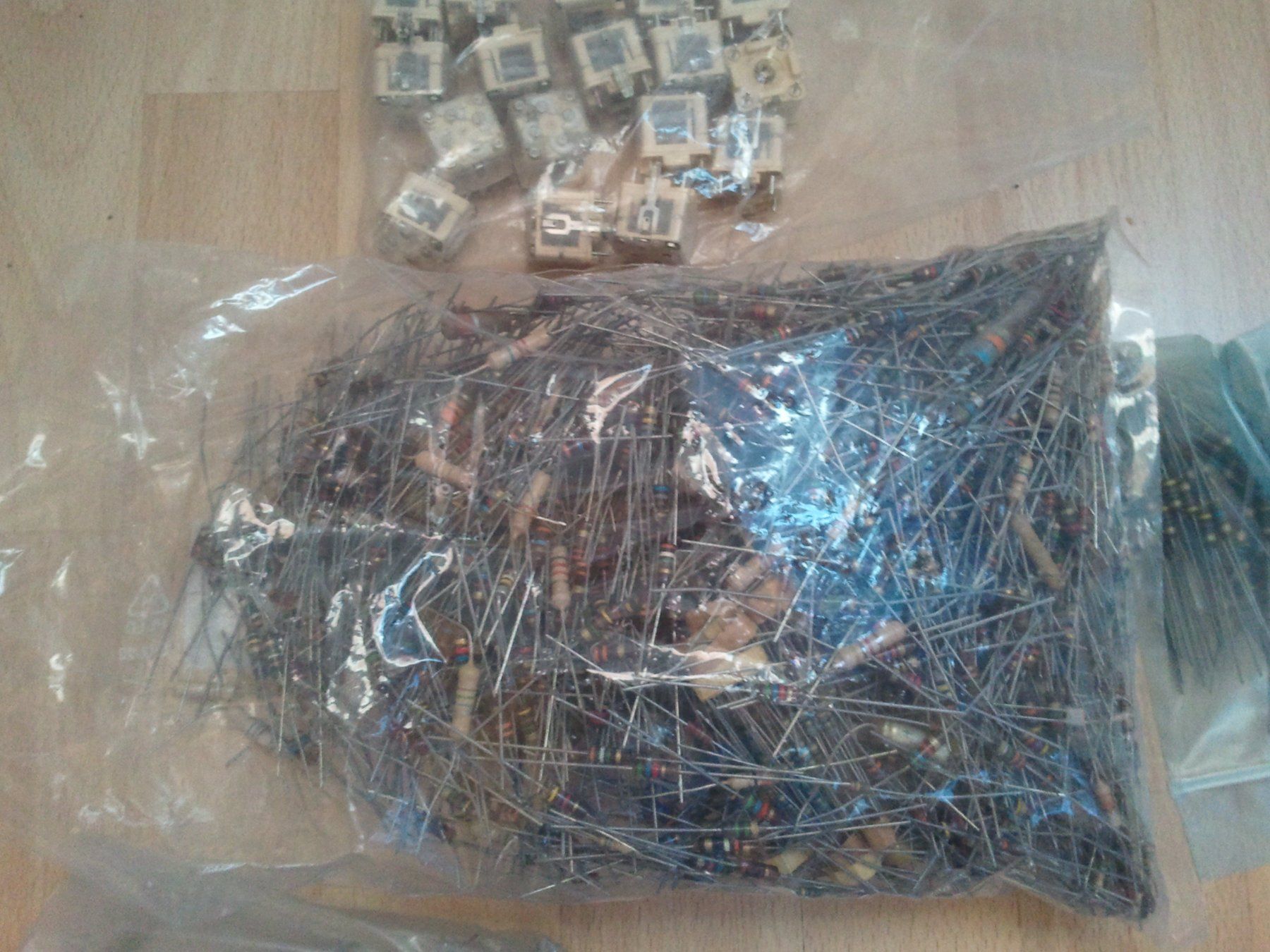 Componenti elettronici: Verschiedene Widerstände und variable Kondensatoren. – Nuovo (secondo la descrizione) da Beatenberg venduto da fancy10 1