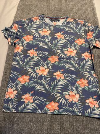Tommy Hilfiger T-shirt XXL, imprimé floral, état parfait!