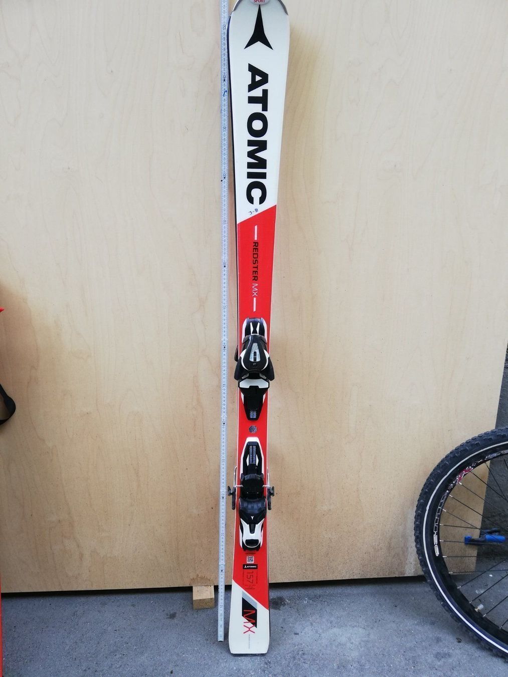 Atomic Sci: Ski Atomic mit Bindung Mercur – Usato da Davos Platz venduto da wauwauin