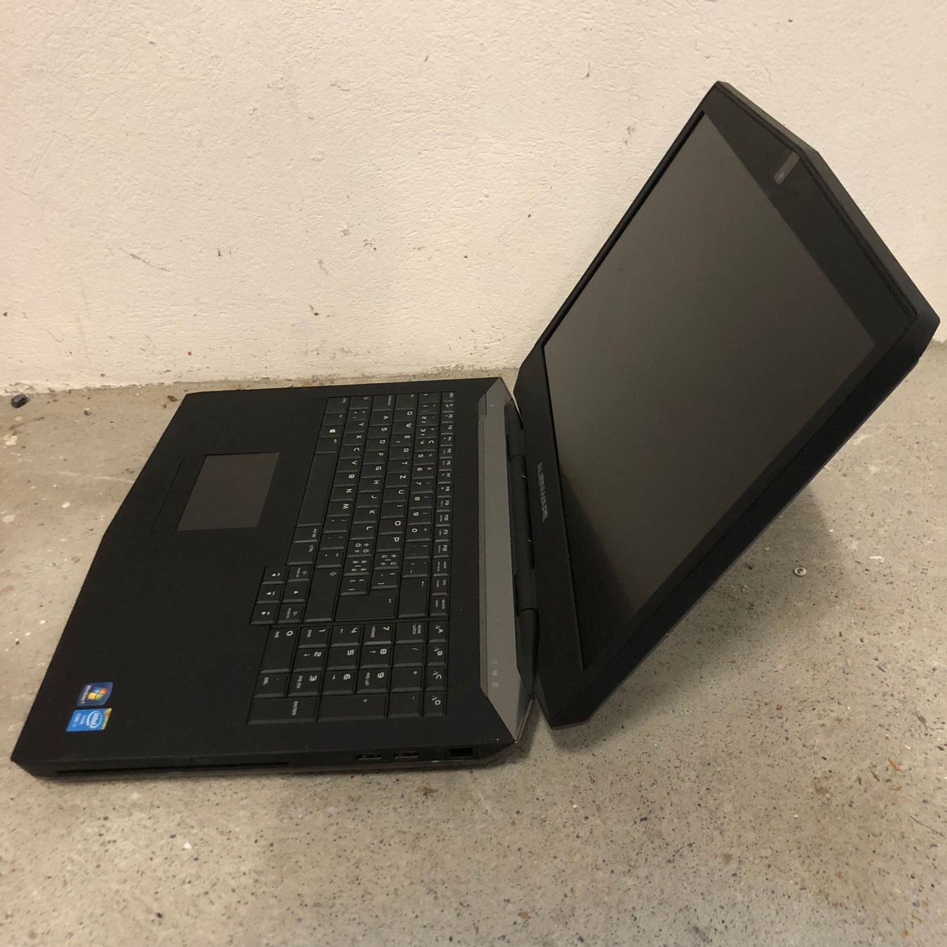Alienware Notebooks: Laptop ALIENWARE 17 (Dell) defekt – Defekt aus Hinterkappelen von atomschnee 3
