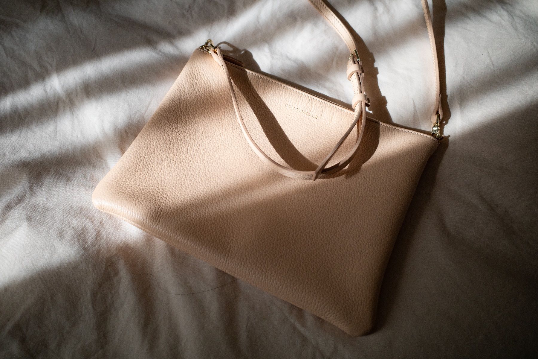 Coccinelle Taschen: Coccinelle Umhängetasche, Soft Nude – Neu (gemäss Beschreibung) aus St. Gallen von Nbaumgar