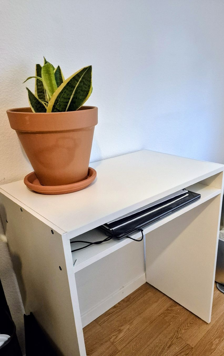Ikea Scrivanie: Ikea Schreibtisch – Nuovo (secondo la descrizione) da Baar venduto da secondhandstuff