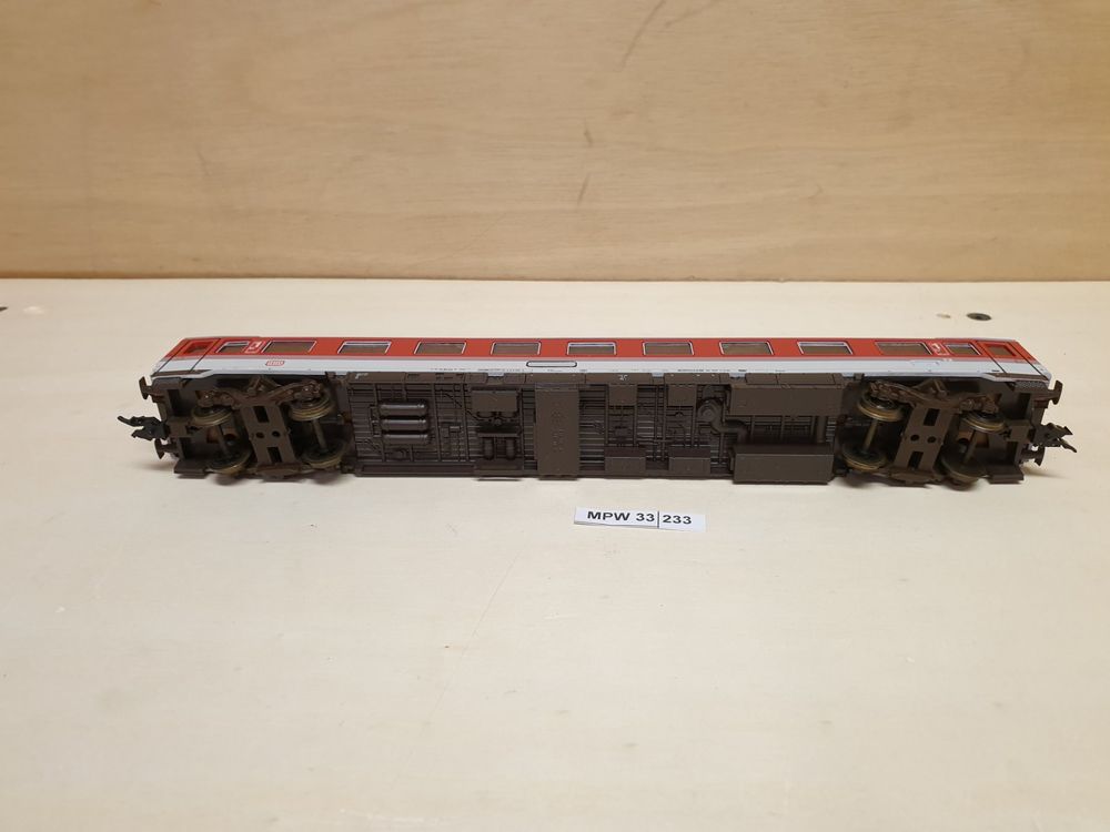 ROCO ( 44363 ) BELLE VOITURE 2eme CLASSE DE LA DB AVEC