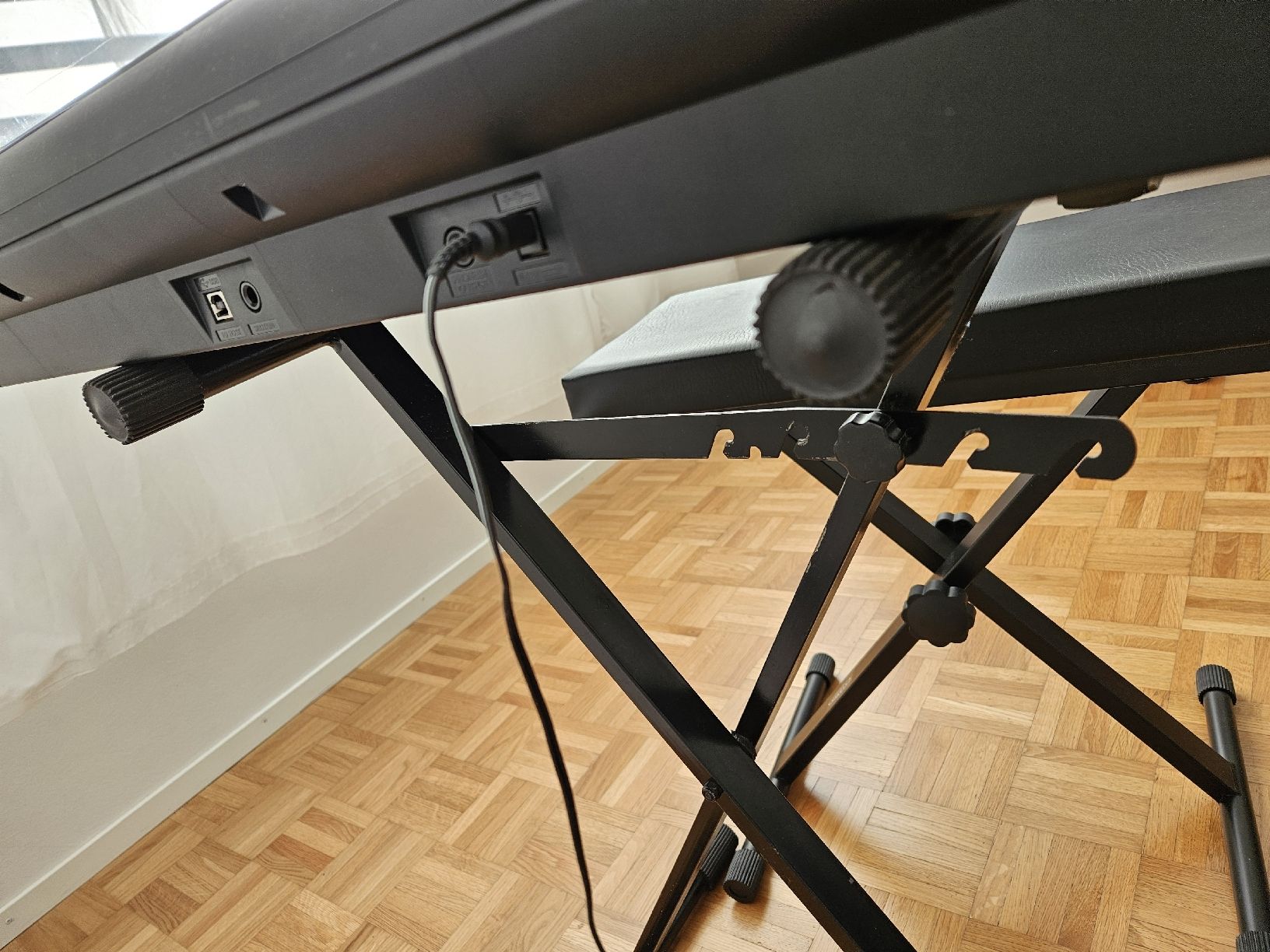 Yamaha Musikinstrumente: Yamaha NP-V80 keyboard with stand, stool & bag – Gebraucht aus Schlieren von  2