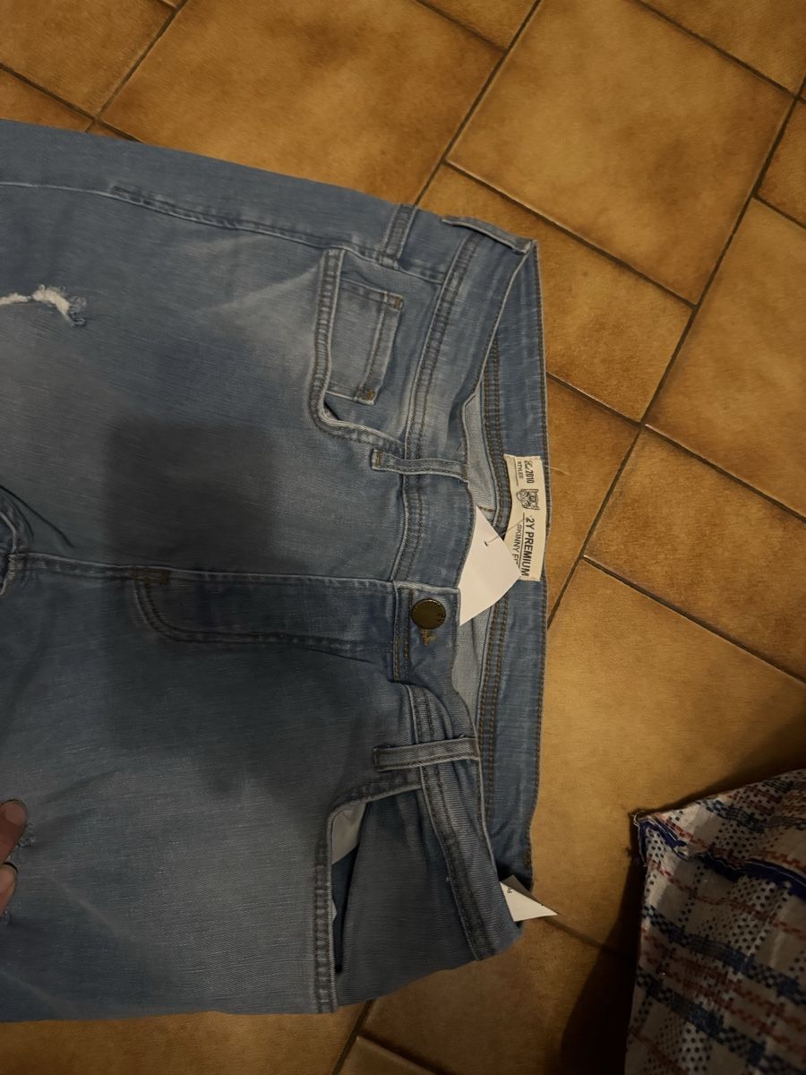 Jeans: Jean bleu clair déchiré - Taille 38 Kilyan  – Usato da Veyrier venduto da kimedovapa 1