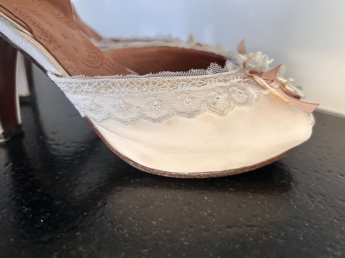 Chie Mihara Scarpe da donna: Chie Mihara elegante beige Sandalen Pumps Gr. 38 – Usato da St. Gallen venduto da jojan 7