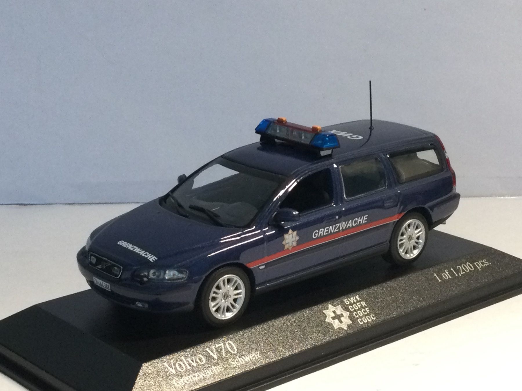 Minichamps 1:43 Volvo V70 Grenzwache Schweiz Nr: 430 171898 (Neu