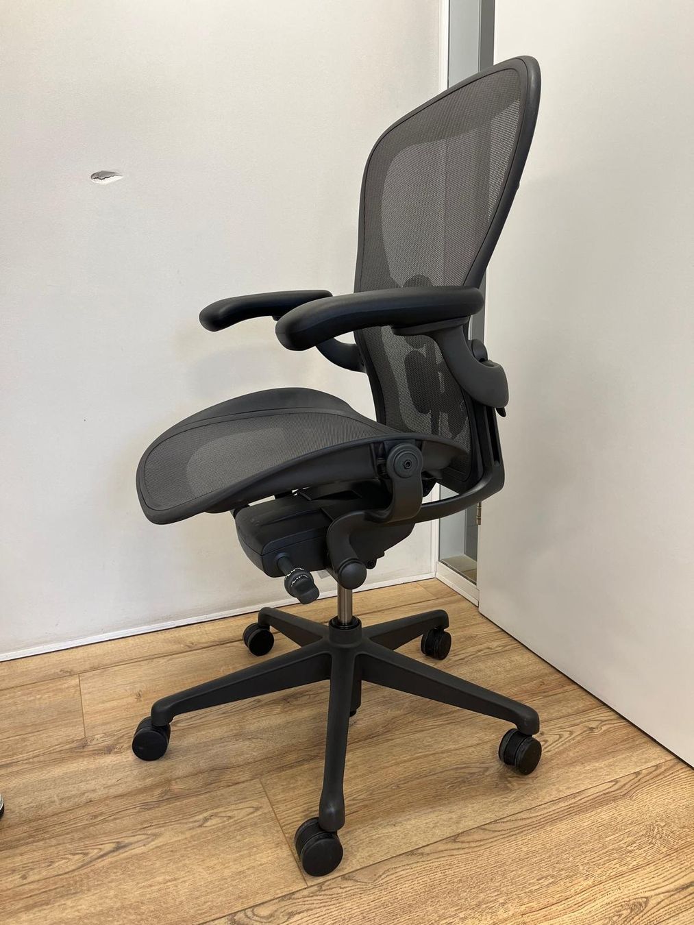 Herman Miller Sedie: Herman Miller Aeron Remastered Full Option Größe C – Usato da Purmerend venduto da Offeco 2