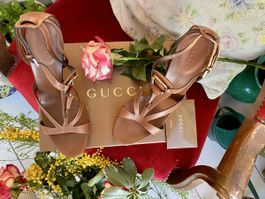 Sandales Gucci élégantes en cuir brun  taille 40