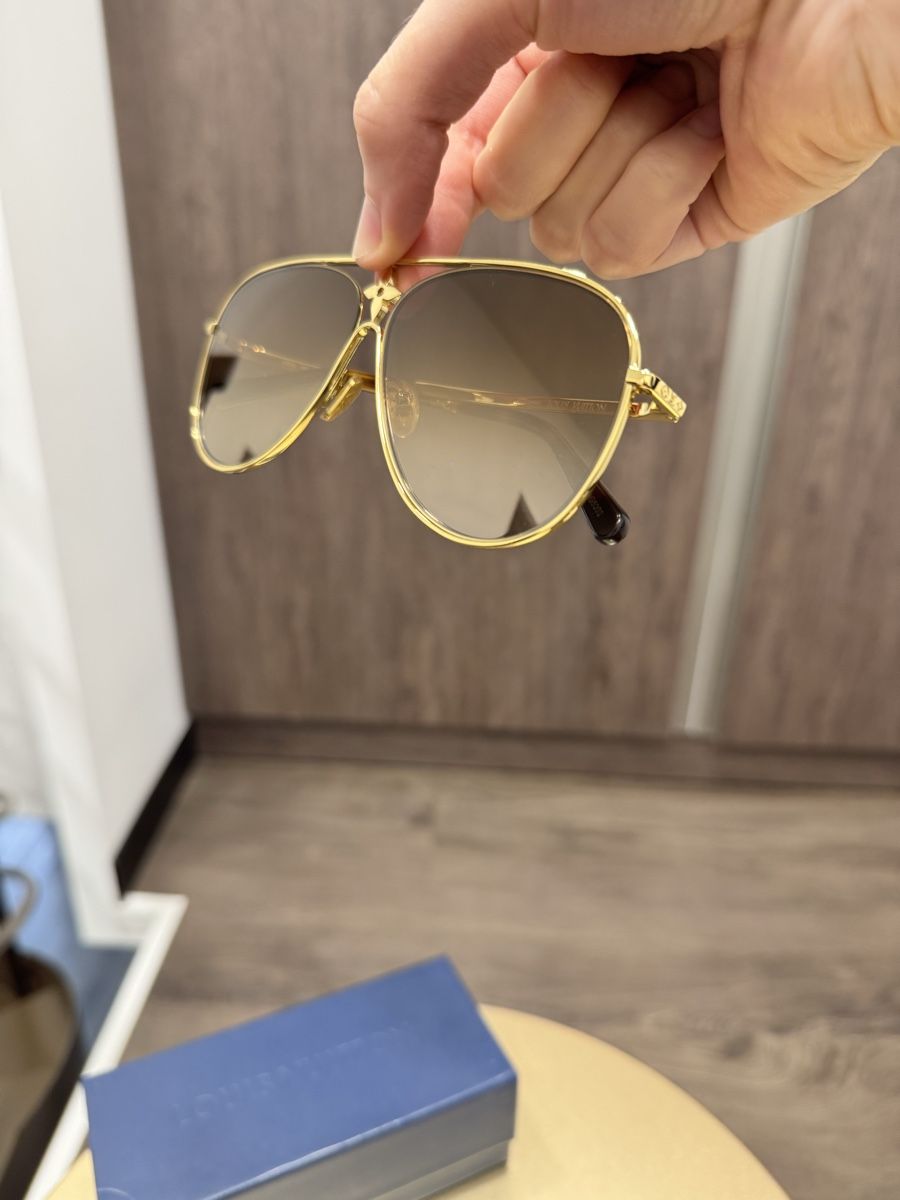 Louis Vuitton Occhiali & Lenti: Louis Vuitton Sunglasses Gold Aviator, new – Nuovo (secondo la descrizione) da Thonex venduto da Lux_brands01 3