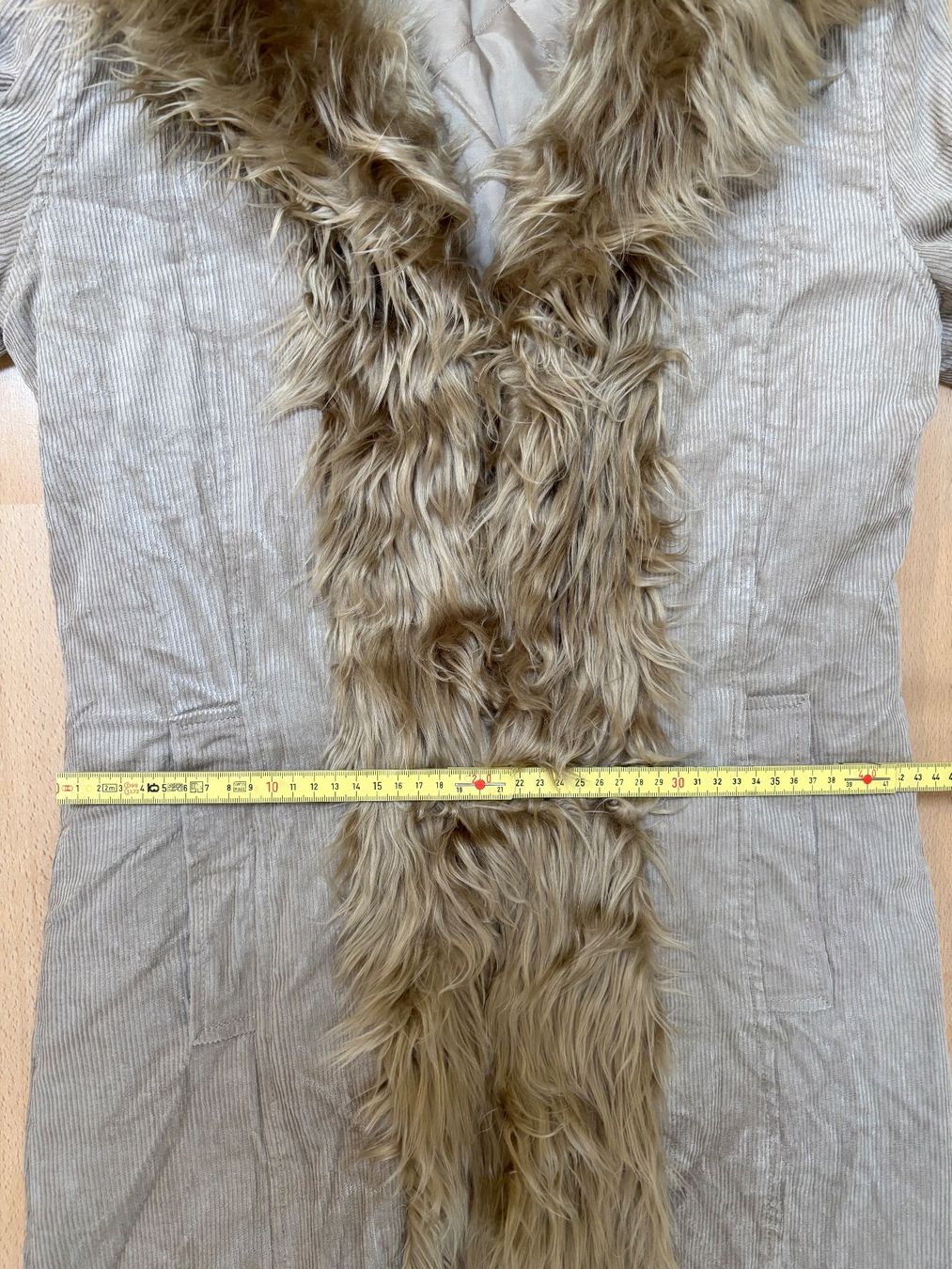 Cappotti: Schöner Mantel - Cord mit Kunstfell - Gr. S – Usato da Zofingen venduto da Justizia_01 5
