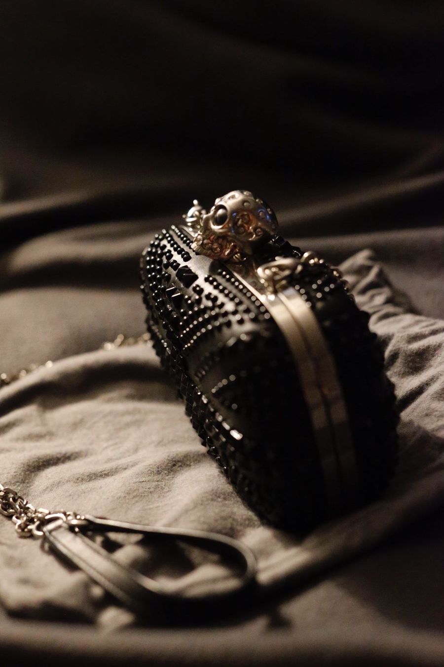 Alexander Mcqueen Borse da donna: Alexander McQUEEN Skull Clutch schwarz – Usato da Horw venduto da dar_ddz9 1