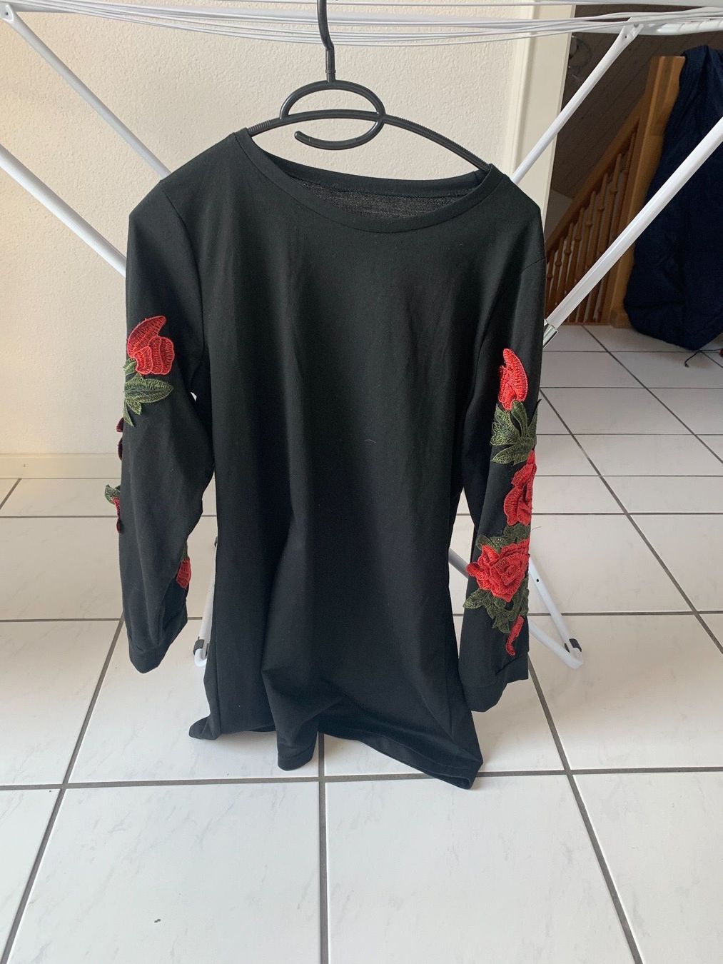 Kleider: NEU Stoffkleid mit Blumenmuster, Gr. M – Neu (gemäss Beschreibung) aus Einsiedeln von important__