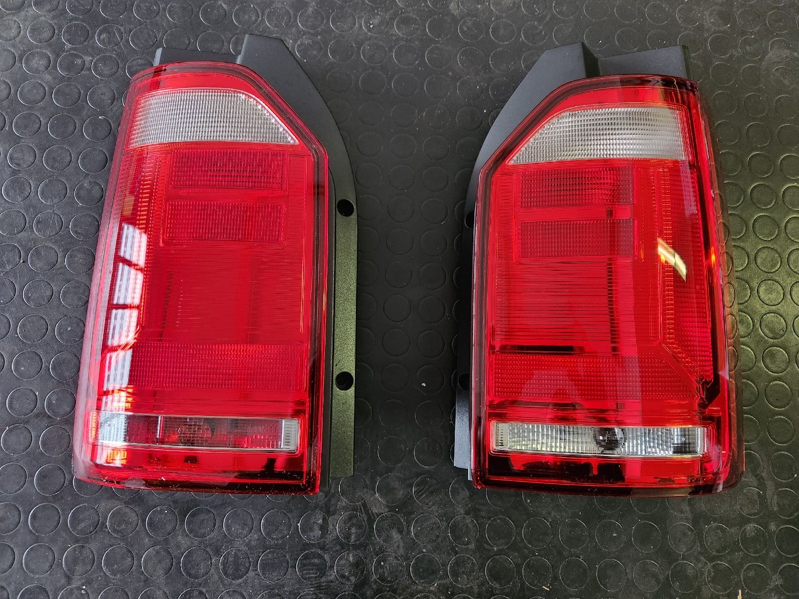 VW Scheinwerfer: Original BW T6 Rückleuchte Links & Rechs – Neu (gemäss Beschreibung) aus Rümlang von AZAutozubehor