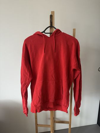 Roter Pullover