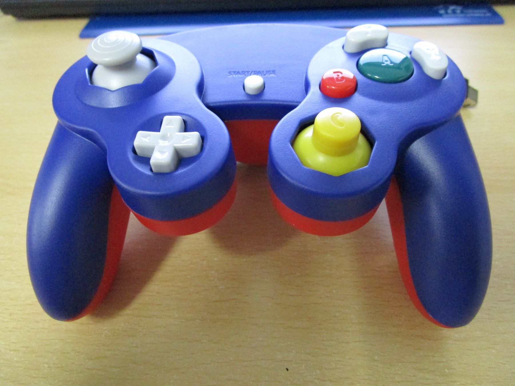 Controller: Game Cube Controller Joypad Mario blue red rot/blau-Neuware – Nuovo (secondo la descrizione) da Goldau venduto da agestuffer