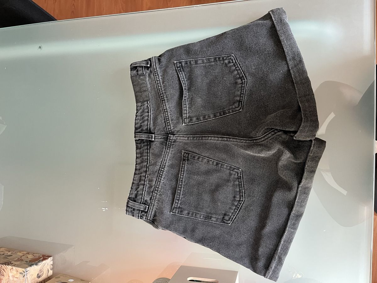Monki Jeans: Jeans Shorts schwarz – Usato da Wil AG venduto da larwe 1
