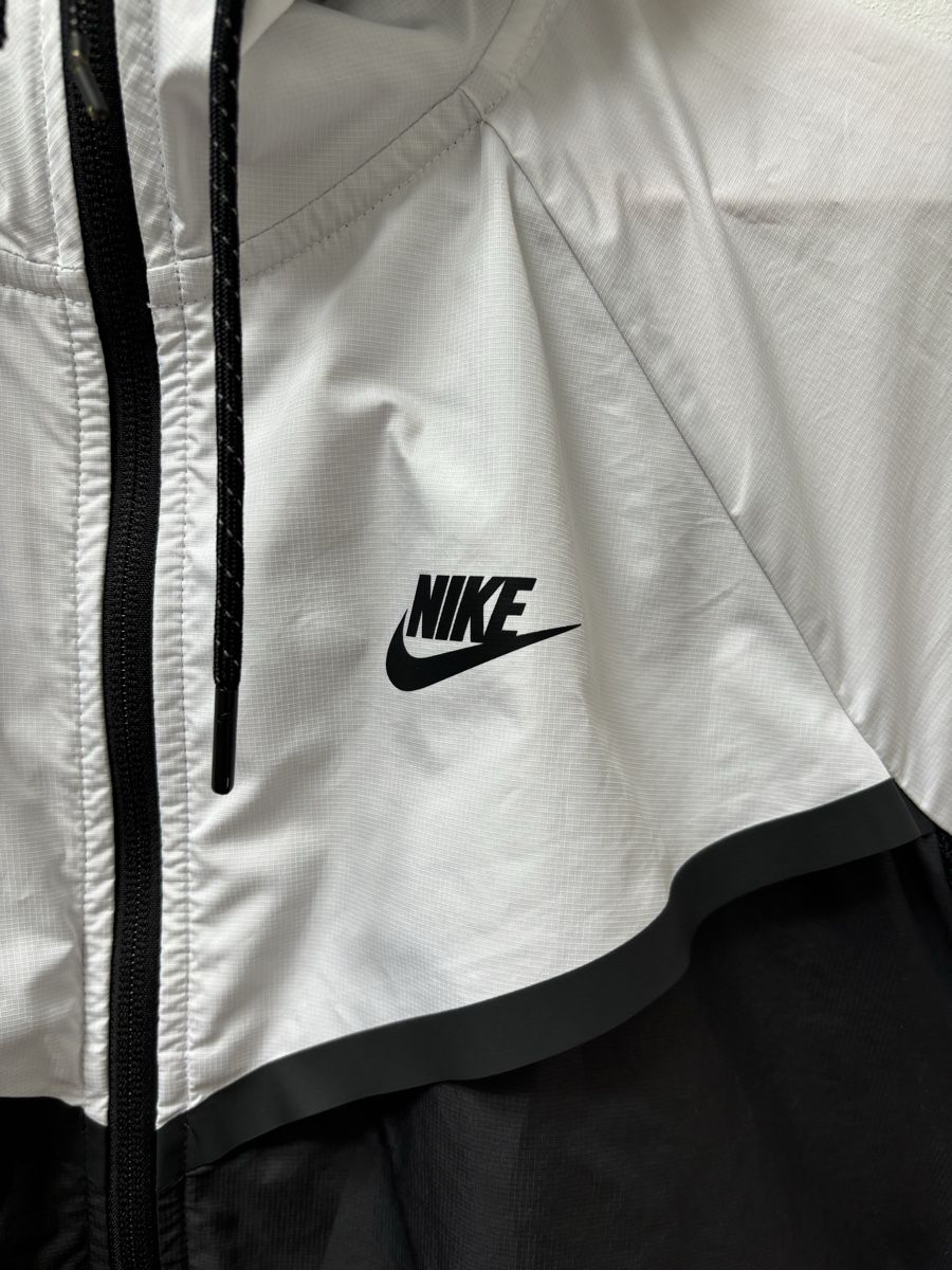 Nike Jacken: Nike Windbreaker Jacke Grösse L neuwertig – Neu (gemäss Beschreibung) aus Bern von Gilles1 1