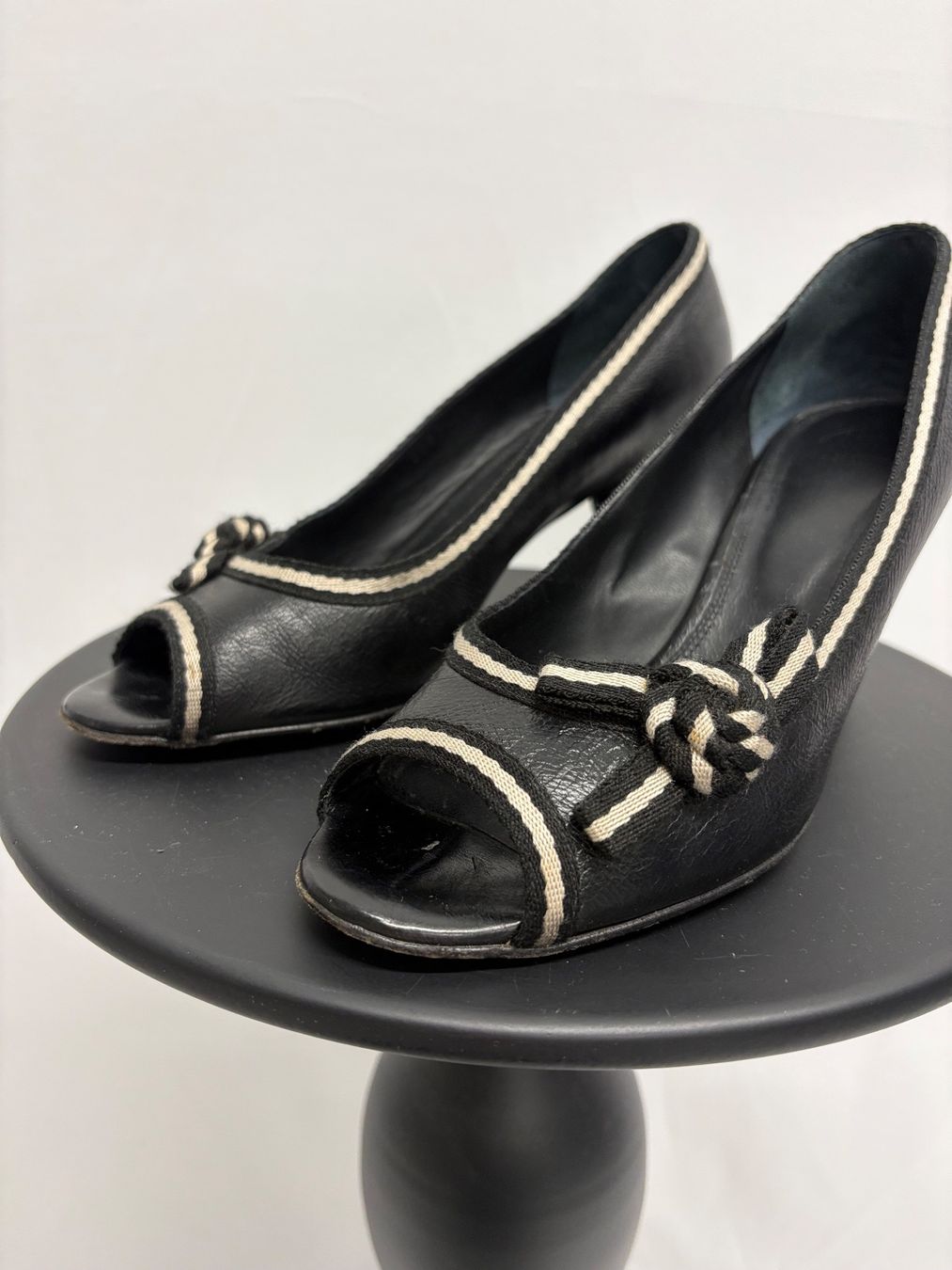 Bally Scarpe da donna: Bally Peeptoe Pumps 38 schwarz Leder – Nuovo (secondo la descrizione) da Regensdorf venduto da secondchancefashion 2