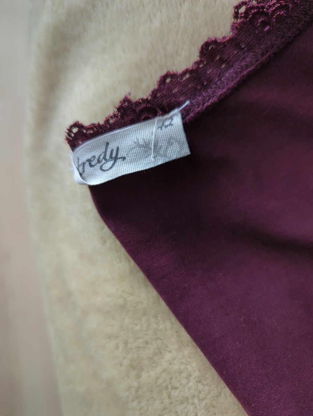 Lotti di vestiti: 4er Set Langarm mit Spitze, Gr. 40/42, bequem & elegant – Usato da Einsiedeln venduto da katschar 1