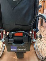 Viamobil elektrische Schiebehilfe von Alber mit Rollstuhl
