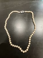 Perlenkette mit Saphir Verschluss 750 Gold Weissgold