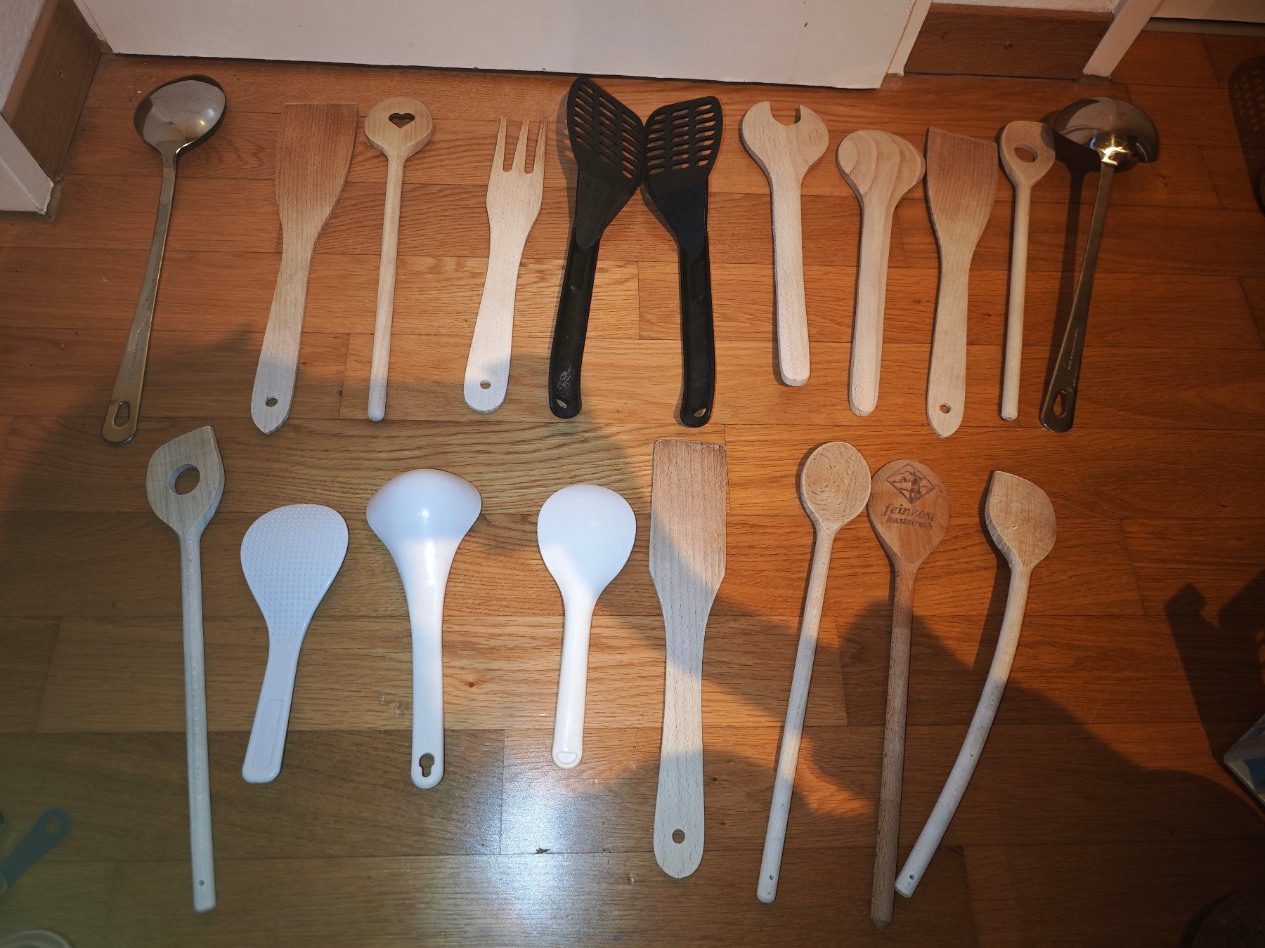 Geschirrsets: Küchen geschirr set – Gebraucht aus Bonstetten von lin_fy7n 9