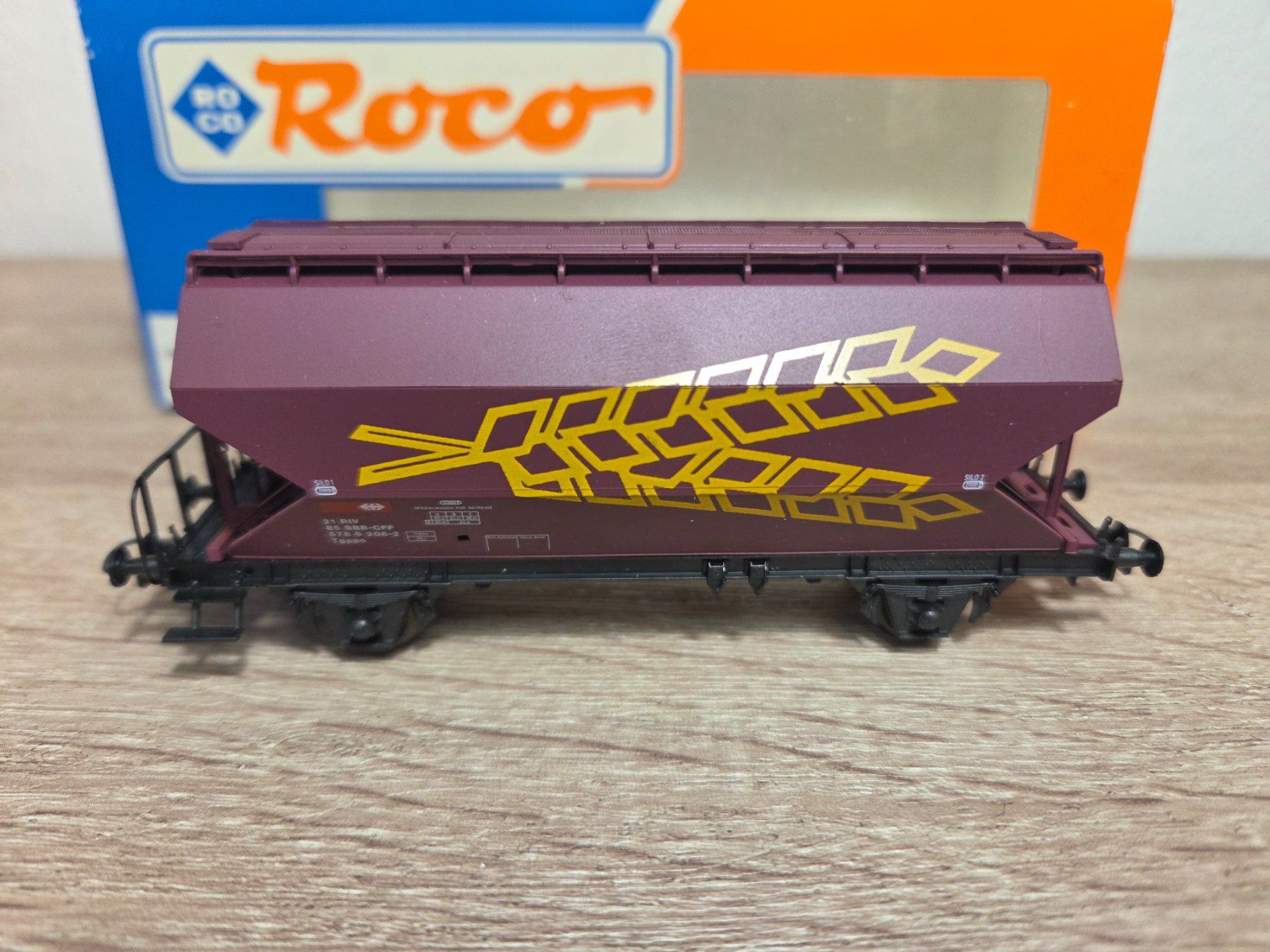 Roco Modellini di ferrovie: Roco 291025 Silowagen SBB H0 – Nuovo e nell'imballaggio originale da St-Aubin-Sauges venduto da Lo_Go