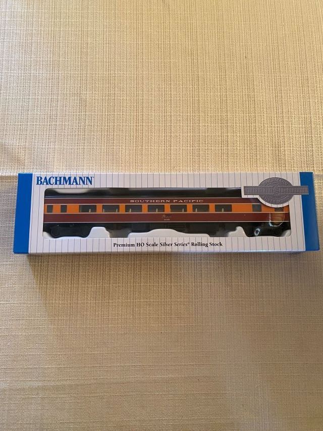 Modellini di ferrovie: H0 85`Bachmann Smooth-Side Coach Southern Pacific Daylight – Nuovo (secondo la descrizione) da Diessenhofen venduto da Albin00